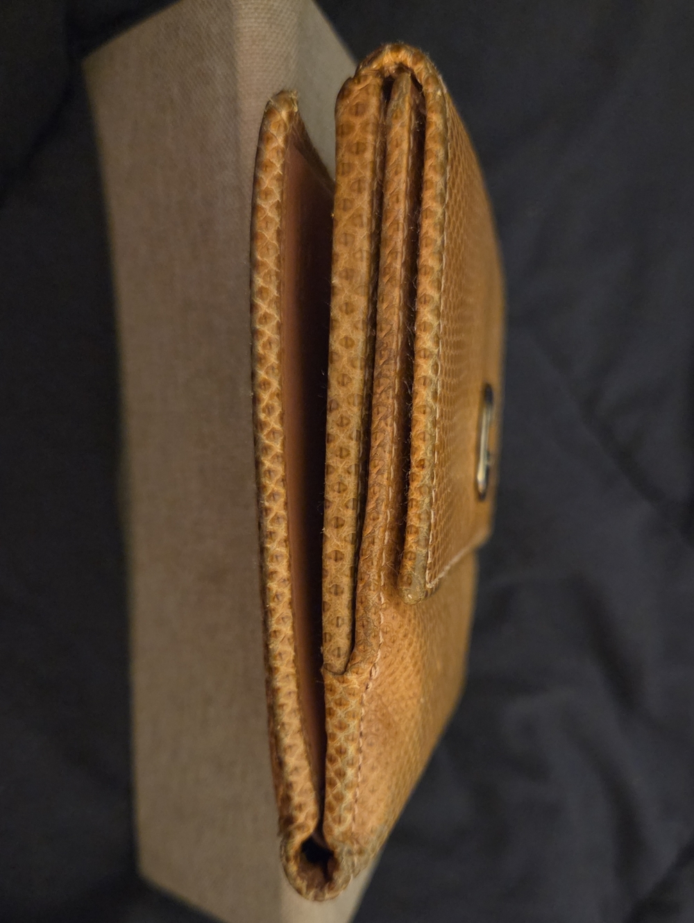 Gucci Marmont Beige and Pink Textured Leather Trifold - Picture 12 of 16